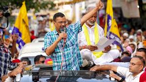 चुनाव प्रचार करते अरविन्द केजरिवल चुनाव प्रचार करते अरविन्द केजरिवल
